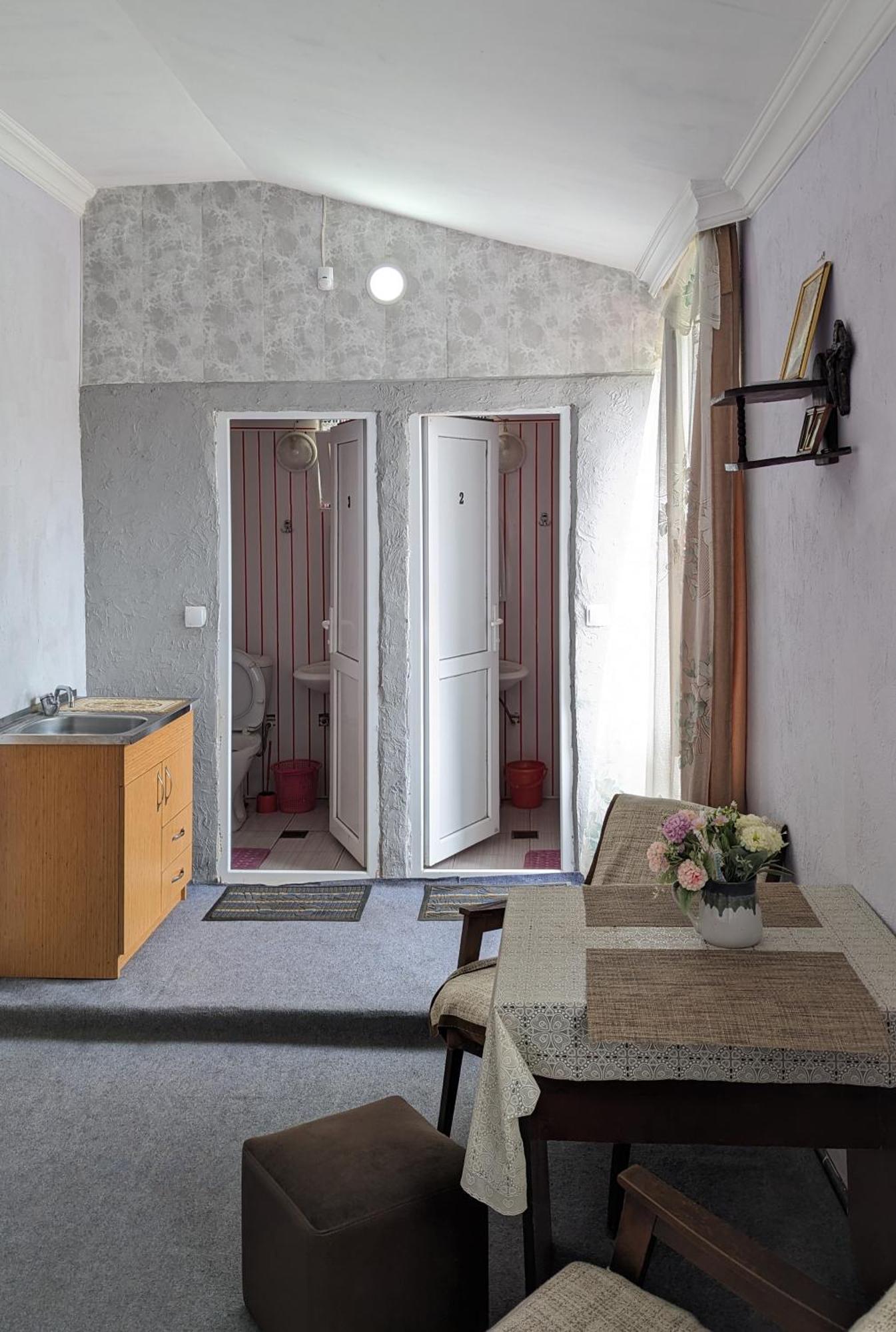 Mano'S Guest House Kobuleti Exterior photo